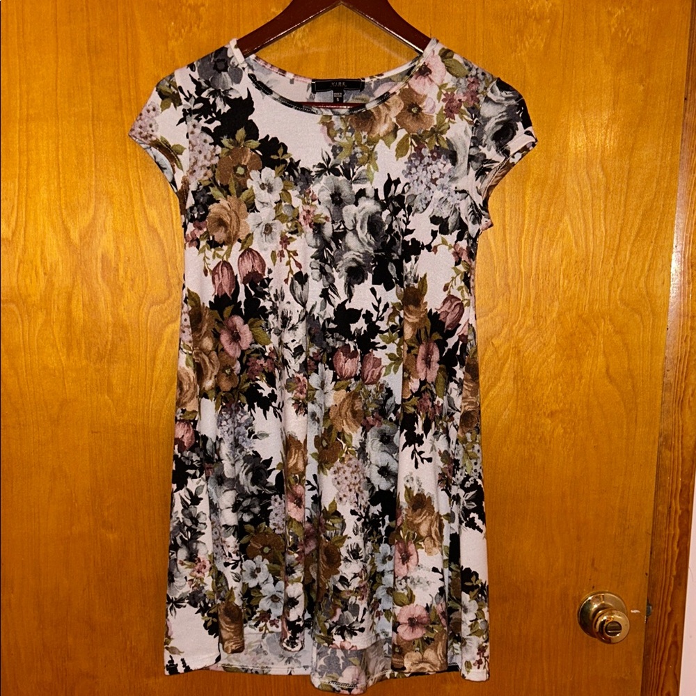 Vibe Sportswear size small Floral Mini Dress
